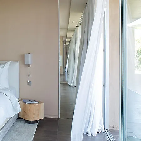 Hotel La Reserve And 5*